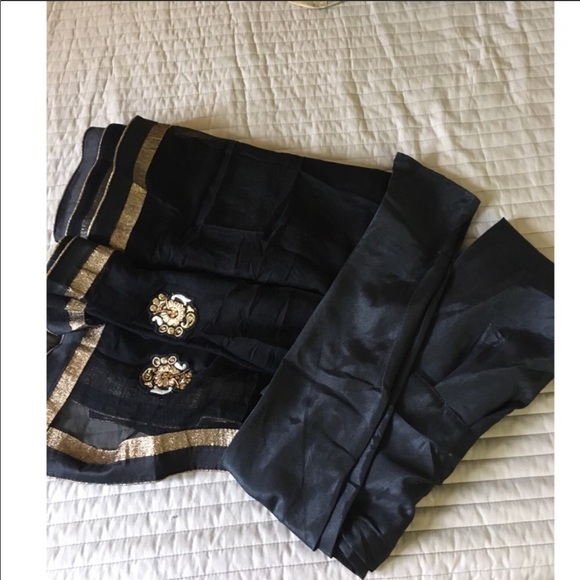 Pakistan suit size small - Picture 3 of 4